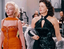 Marilyn Monroe Walking GIF - Marilyn Monroe Walking Dress GIFs