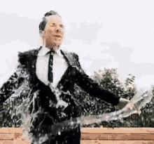 Ice Bucket Splash GIF - Ice Bucket Splash Benedict Cumberbatch GIFs