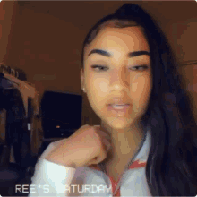 Ree Ayay Necklace GIF - Ree Ayay Necklace Cool GIFs