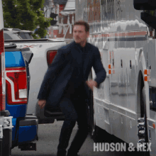 Running Charlie Hudson GIF - Running Charlie Hudson Hudson And Rex GIFs