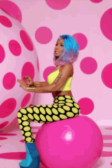 Nicki Minaj Bouncing GIFs | Tenor