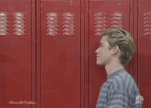 Hiding Squeezed In GIF - Hiding Squeezed In Locker GIFs