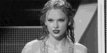Taylor Swift Flying Kiss GIF - Taylor Swift Flying Kiss Love You GIFs