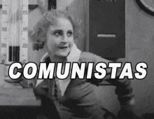 Mujer Loca Viendo Comunistas Por Todos Lados GIF - Comunistas Rusos Cubanos GIFs