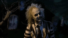 Beetlejuice Its Showtime GIF - Beetlejuice Its Showtime Scary GIFs