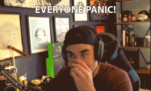 Everyone Panic Shout GIF - Everyone Panic Shout Scream GIFs