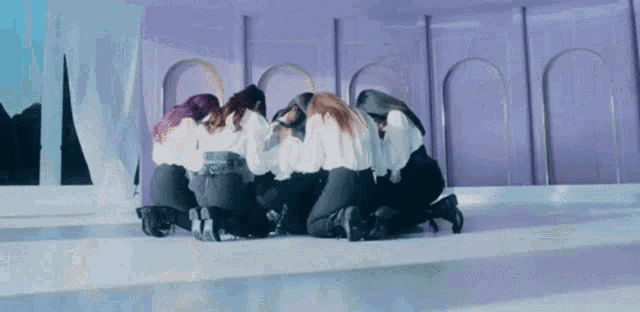 Loonabutterfly GIF - Loonabutterfly Loona Butterfly - Discover & Share GIFs