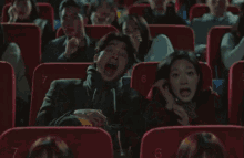 공유 김고은 깜짝이야 무서워 놀람 경악 으악 영화관 도깨비 GIF - Gong Yoo Kim Goeun Scared GIFs
