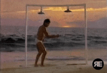 Lus Miguel Bailando En La Playa GIF - Luis Mi Luis Miguel Bailando GIFs