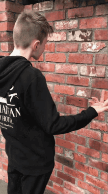 Kilian Kilian Talking GIF - Kilian Kilian Talking Brick Wall GIFs