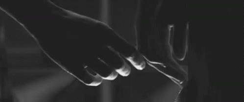 Lily Collins Avatars 200x320 pixels Main-dans-la-main-amour