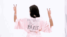 Sara Sampaio Peace Sign GIF - Sara Sampaio Peace Sign Victorias Secret Paris2016 GIFs