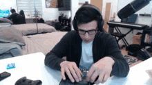 aaron burriss lazyronstudios eyeglasses looking youtuber aaron burriss lazyronstudios eyeglasses looking youtuber