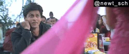 Main Hoon Na Shahrukh Khan Major Ram Appreciates Amrita Rao Beauty GIF - Main Hoon Na Shahrukh Khan Major Ram Appreciates Amrita Rao Beauty Sundar Ladki - Discover &amp; Share GIFs