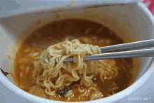 컵라면 라면 젓가락 얼큰 GIF - Instant Noodles Cup Ramen Cup Noodles GIFs