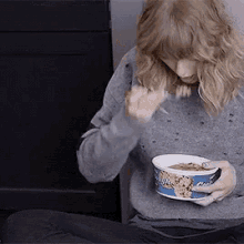 Taylor Swift Eating GIF - Taylor Swift Eating Hungry GIFs