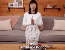Marie Kondo Hello I Am Marie Kondo GIF - Marie Kondo Hello I Am Marie Kondo Tidying Up GIFs