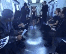 安室奈美恵　電車　通勤 GIF - Namie Amuro Train Commute GIFs