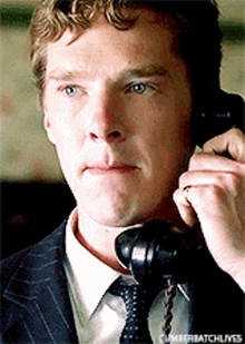 Phone Benedict Cumberbatch GIF - Phone Benedict Cumberbatch On The Phone GIFs