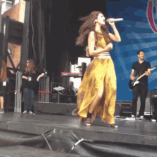 Come And Get It Selena Gomez GIF - Come And Get It Selena Gomez Singing GIFs