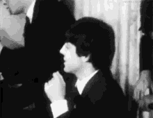 Paul Mccartney Finger Bite GIF - Paul Mccartney Finger Bite The Beatles GIFs