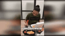роллы бузова номном ем еда голодная обед суши GIF - Sushi Rolls Sushi Olga Buzova GIFs