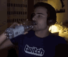 Drinking Pour GIF - Drinking Pour Too Much Water GIFs
