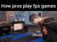 Linus How Pros Play Fps Games GIF - Linus How Pros Play Fps Games GIFs