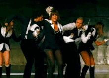 Paula Abdul Dancing Group Of People Dancing GIF - Paula Abdul Dancing Dancing Group Of People Dancing GIFs