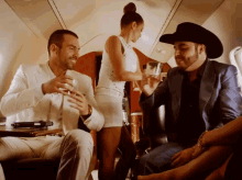 salud bebiendo