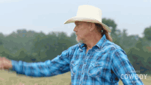 Pointing Out Trace Adkins GIF - Pointing Out Trace Adkins Ultimate Cowboy Showdown Season2 GIFs