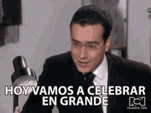 Hoy Vamos A Celebrar En Grande Armando Mendoza Saenz GIF - Hoy Vamos A Celebrar En Grande Armando Mendoza Saenz Yo Soy Betty La Fea GIFs
