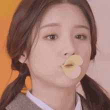 Heejin Duck Heejin Transform GIF - Heejin Duck Heejin Transform Heejin Duck Lips Chips GIFs