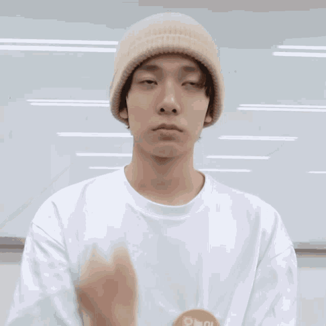Heeseung Heeseung Confused GIF - Heeseung Heeseung Confused Drunkszn ...