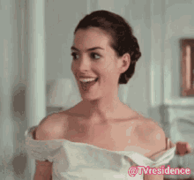 Bride Movie Anne Hathaway GIF - Bride Movie Anne Hathaway Talk GIFs