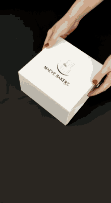 Maeve Bakery Cupcakes GIF - Maeve Bakery Cupcakes Pasticceria GIFs