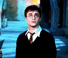 Harry Potter Daniel Radcliffe GIF - Harry Potter Daniel Radcliffe Look Up GIFs