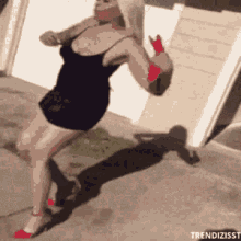 Drunk Girl Party Time GIF - Drunk Girl Party Time Stumbling GIFs