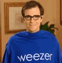 Rivers Cuomo Weezer GIF - Rivers Cuomo Weezer Snuggie GIFs