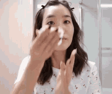 Makeup Remover How To Properly Remove Makeup GIF - Makeup Remover How To Properly Remove Makeup Beauty Tips GIFs