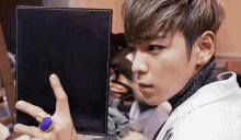 빅뱅 탑, 거울 보는 모습도 멋져요! GIF - Big Bang Top Kpop GIFs