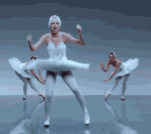 Taylor Swift Ballerina GIF - Taylor Swift Ballerina Dance Moves GIFs