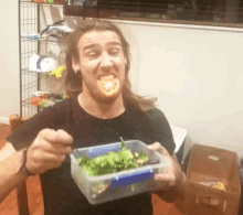 throw food fight salad