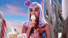 Christie Luv Katy Perry GIF - Christie Luv Katy Perry Eat GIFs