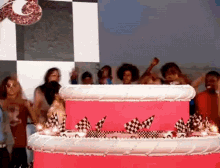 Exclusiva WWE.COM: Cumpleaños de Mappy Mariah-carey-surprise
