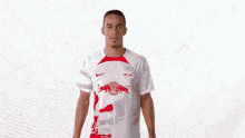 Look At My Jersey Yussuf Poulsen GIF - Look At My Jersey Yussuf Poulsen Rb Leipzig GIFs