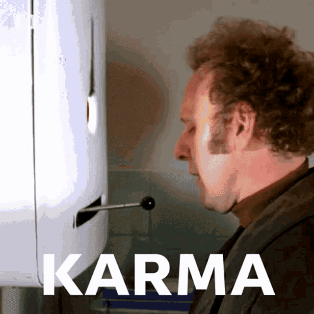 https://c.tenor.com/jkFPjgbhNr0AAAAd/pelisky-pelisky-karma.gif
