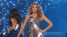 Venezuela Miss Universe GIF - Venezuela Miss Universe Present GIFs