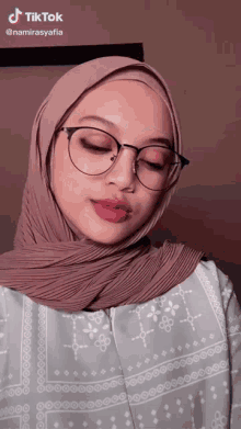 Tiktok Hijab GIF - Tiktok Hijab Flower GIFs
