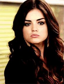 pretty little liars pll lucy hale aria montogmery confused